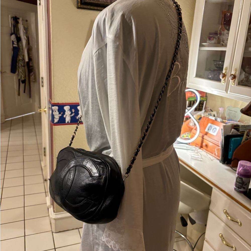 Vintage Chanel Tassel Lamb Skin Oval Camera Bag - Picture 12 of 16